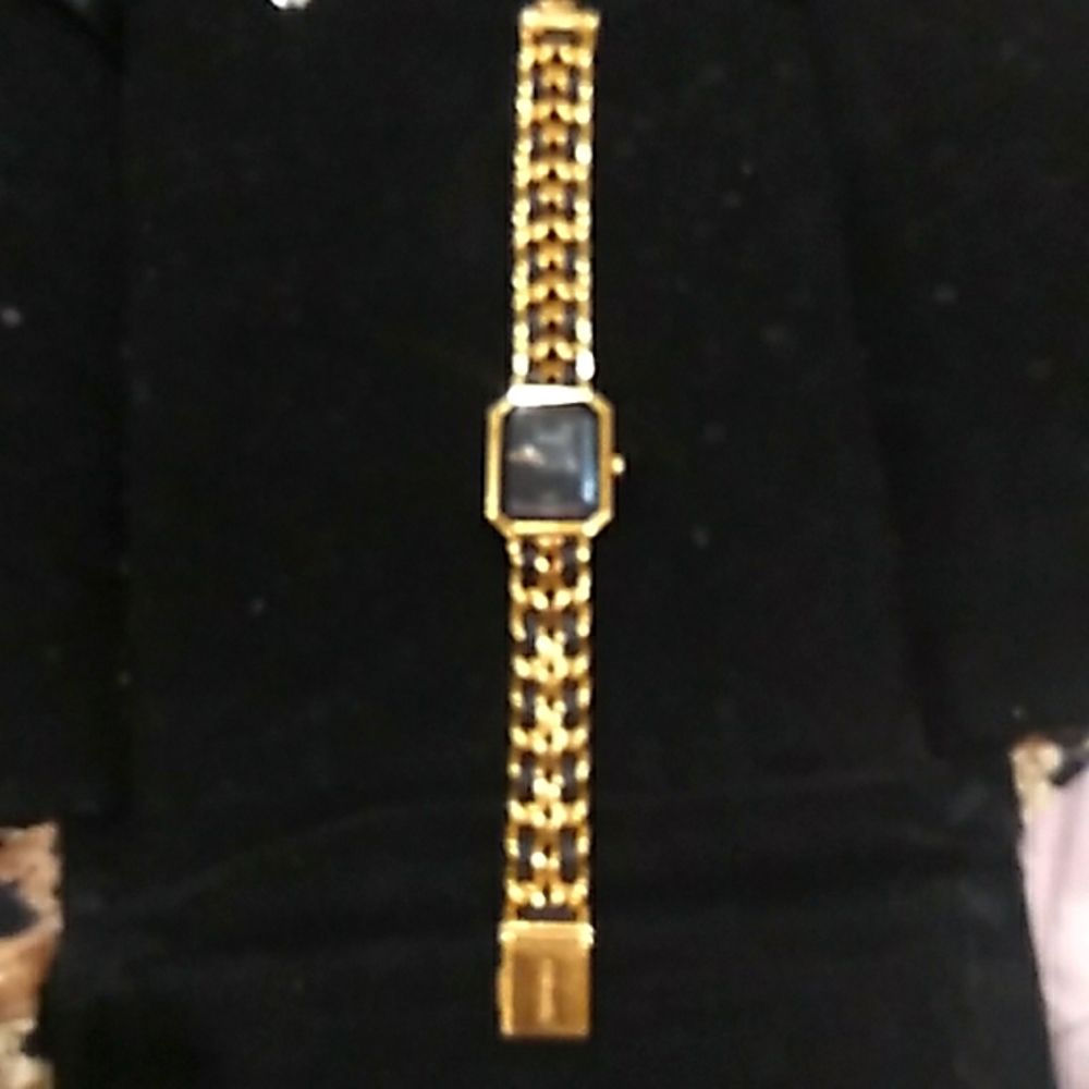 vVINTAGE Chanel Watch